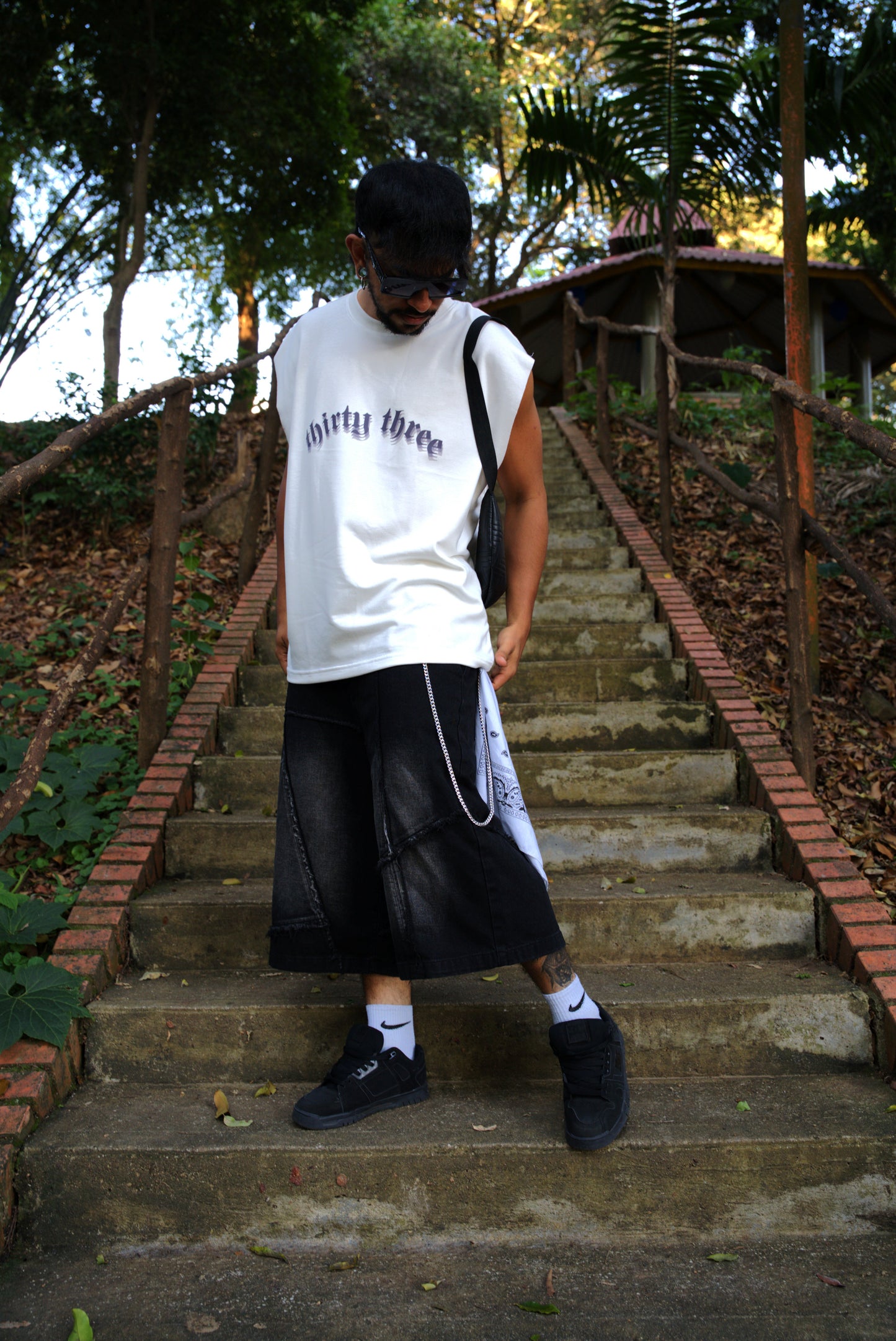 BAGGY JORTNEGRO CON COSTURAS