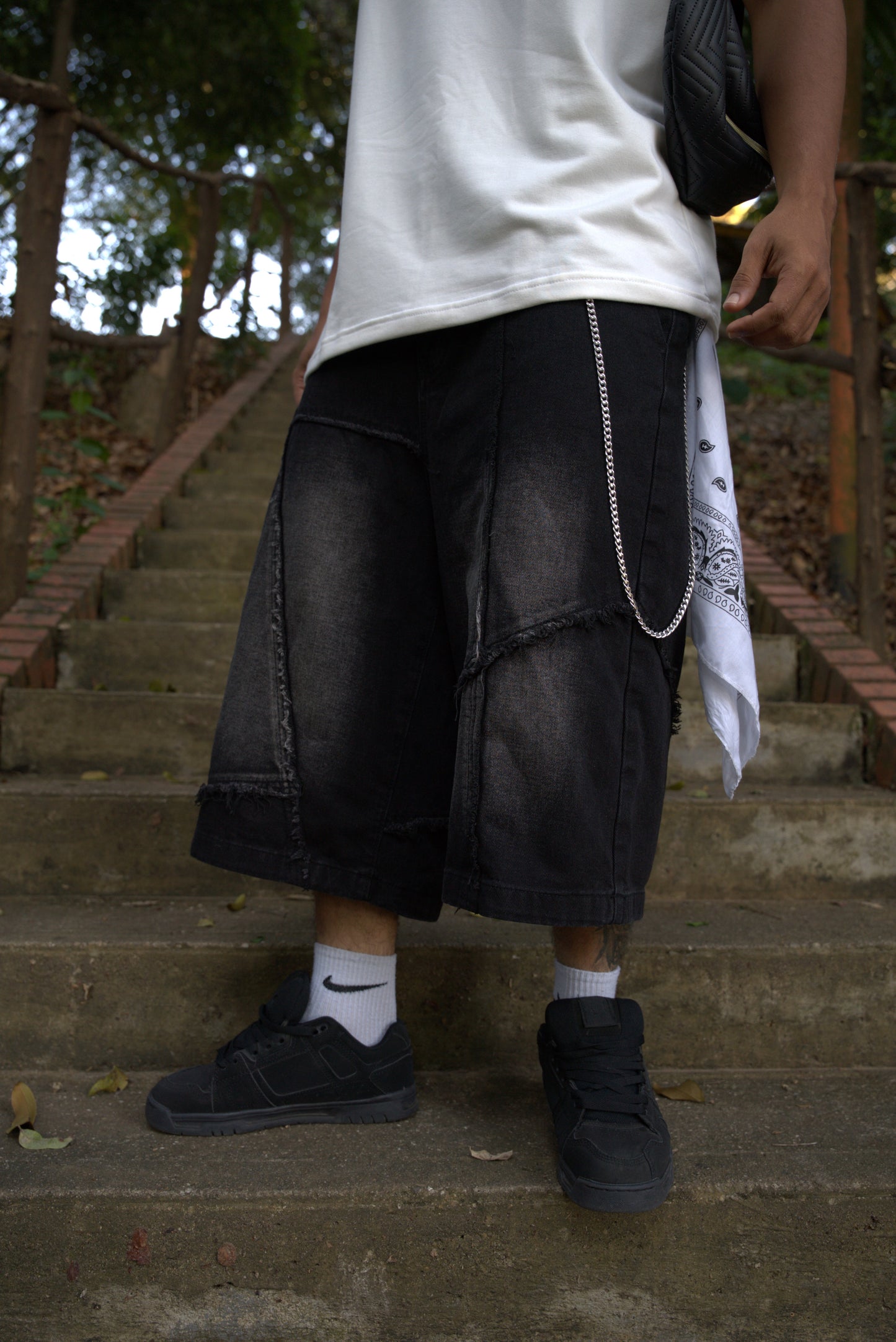 BAGGY JORTNEGRO CON COSTURAS