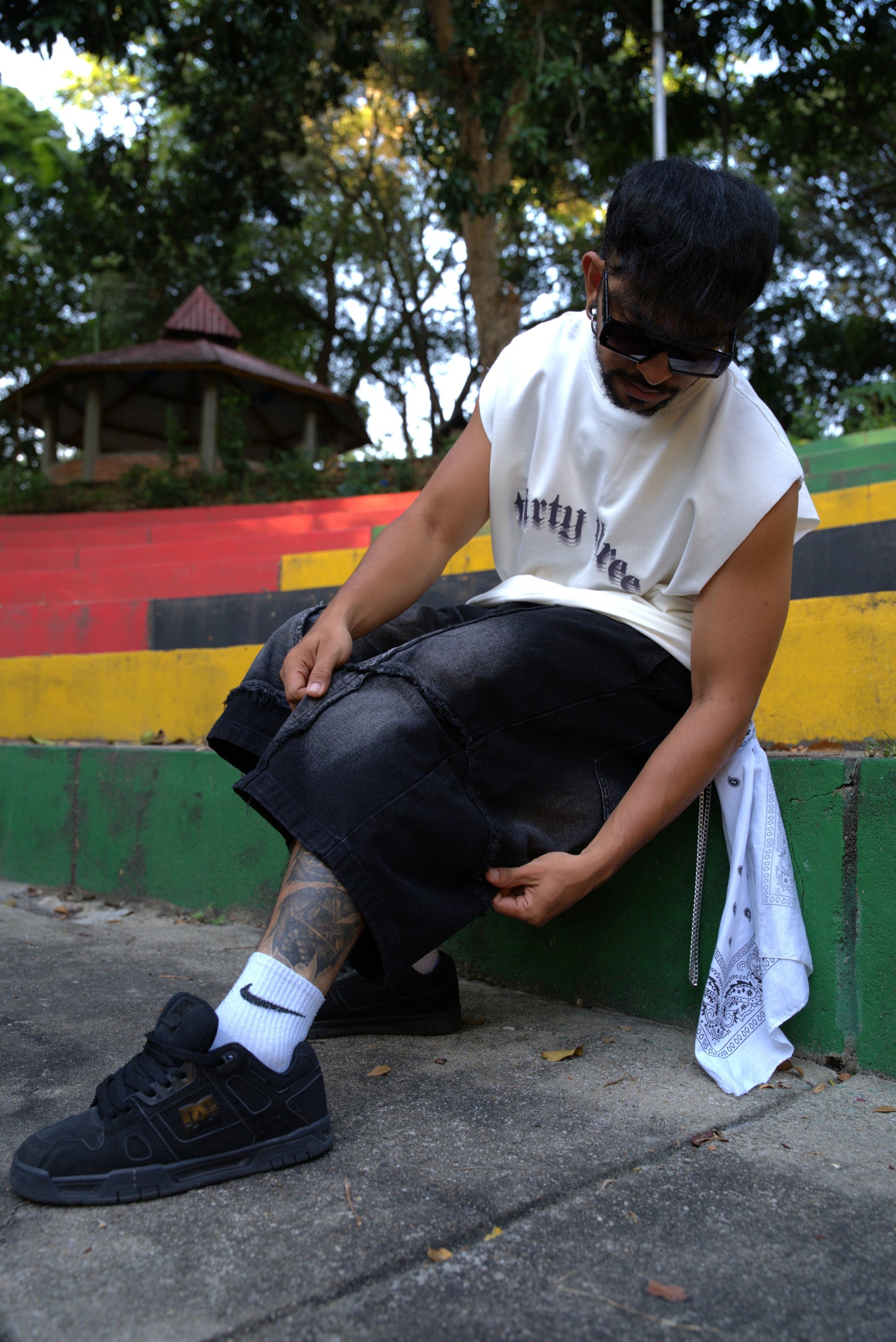 BAGGY JORTNEGRO CON COSTURAS